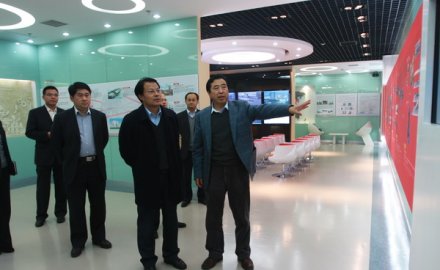 全国工商联副秘书长王忠明来必博调研