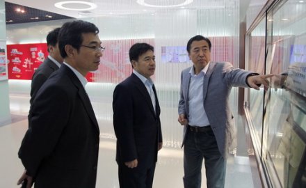 青岛市委副书记王伟到必博调研